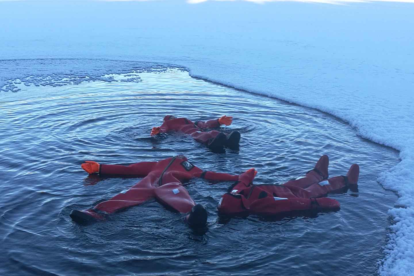 Ylläs : Expérience de flottaison sur glace au lac Ylläsjärvi