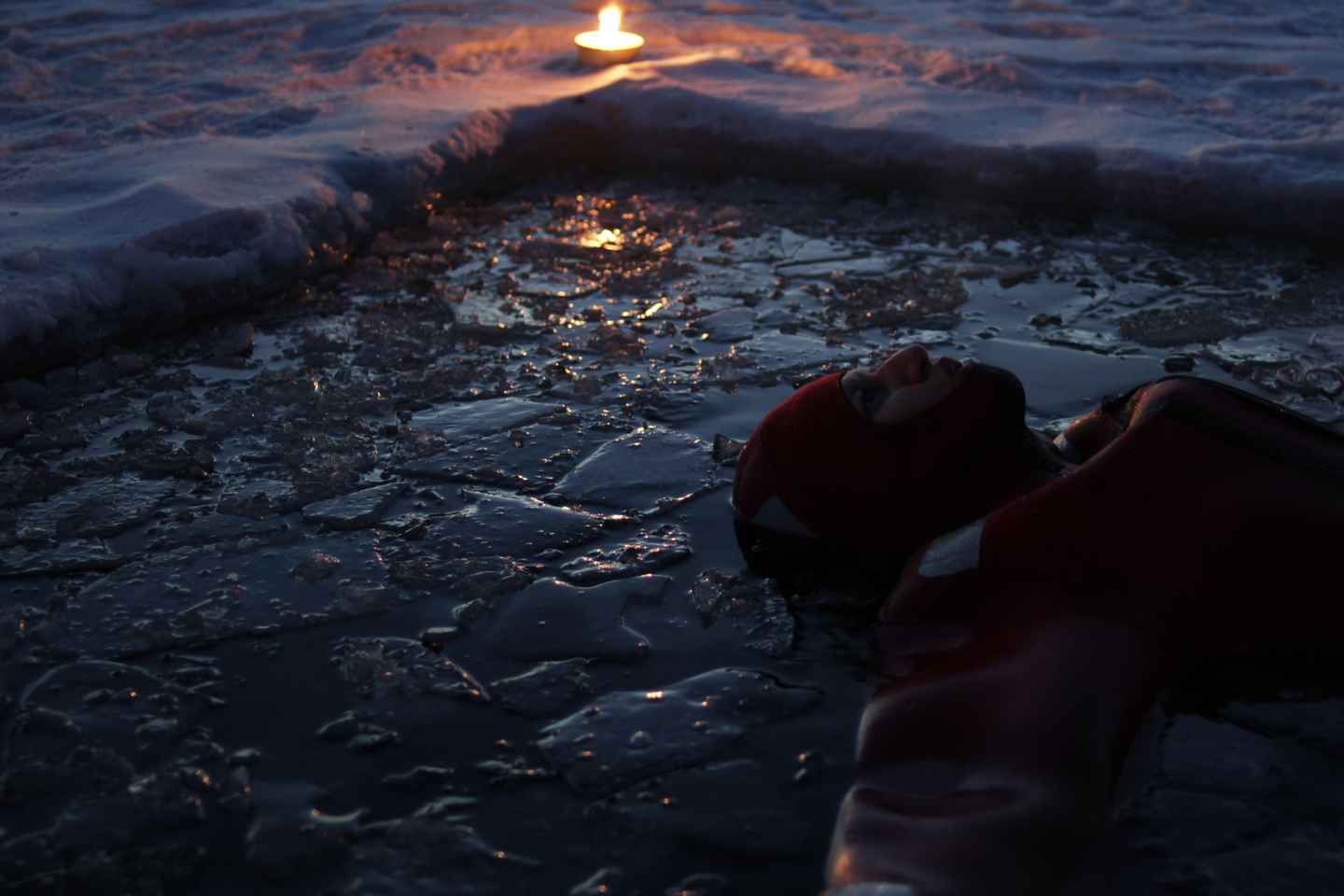 Ylläs : Expérience inoubliable de flottaison sous les aurores boréales avec transfert inclus