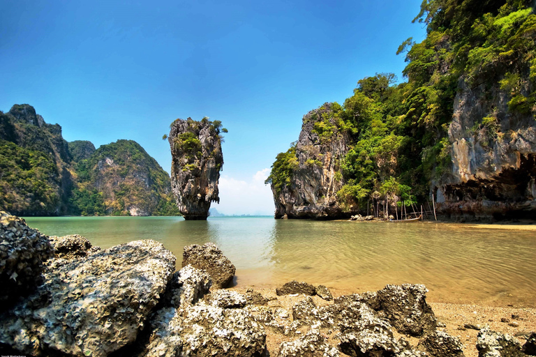 Soluppgång i Phangnga med off-peak besök på James Bond-önSoluppgången i Phang Nga och besök till James Bond Island