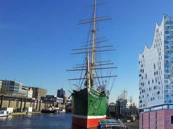 Elbphilharmonie: Führung ohne Konzertsäle & Hafenrundfahrt Elbphilharmonie: Führung ohne Konzertsäle & Hafenrundfahrt