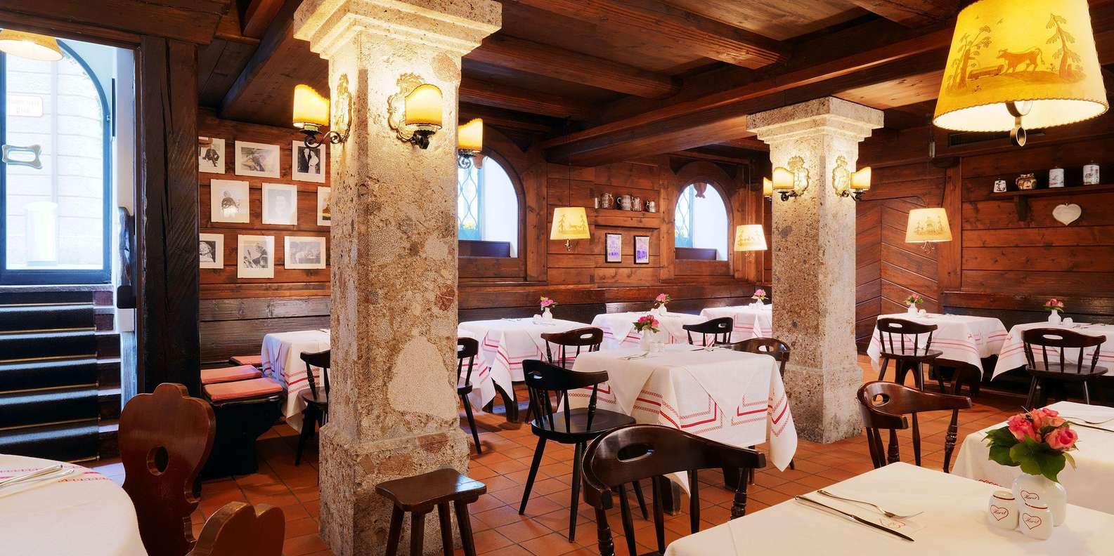 Original Sound of Music Tour with Schnitzel + Noodles