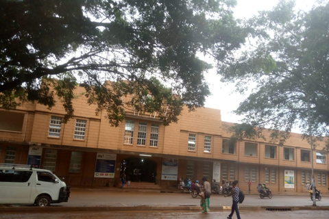 坎帕拉：乘火车前往穆科诺，参观市场Kampala: Train Ride to Mukono with Market Visit