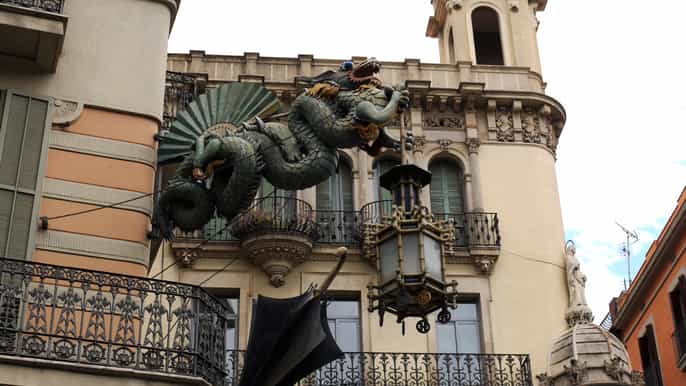 private family experience dragon tour in barcelona