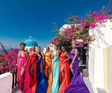 Santorini'de Uçan Elbise Fotoğraf Çekimi ve Otelden Alış