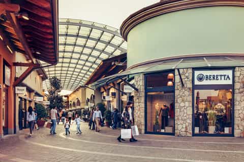 from milan franciacorta outlet village shopping trip