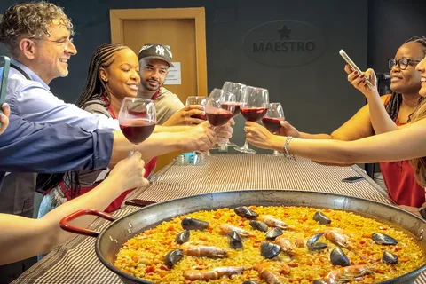 Barcelona: Meeresfrüchte-Paella ★Maestro★ & Tapas & Sangria