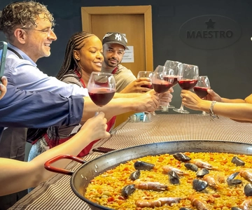 Barcelona: Seafood Paella ★Maestro★ & Tapas & Sangria