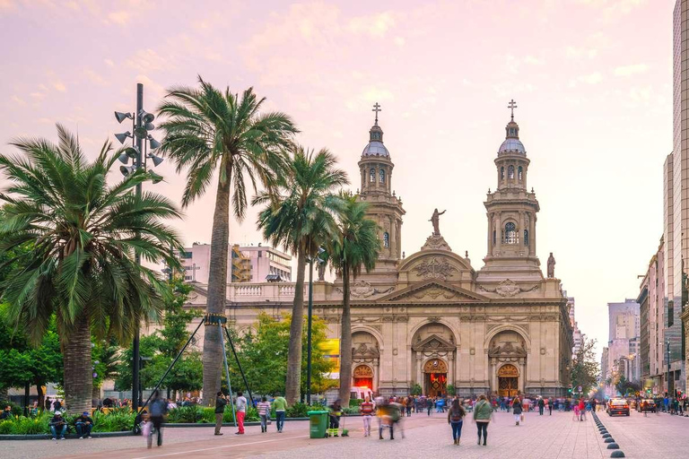 Santiago: Private Guided Walking Tour of the City Center
