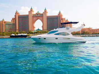 Atlantis & Burj Al Arab: Bootsfahrt mit Luxusjacht Atlantis & Burj Al Arab: Bootsfahrt mit Luxusjacht