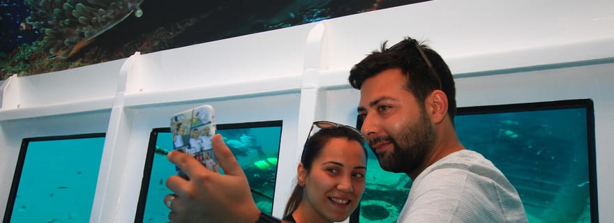 Au départ de Marmaris : excursion d'une journée en semi-sous-marin à fond de verre
