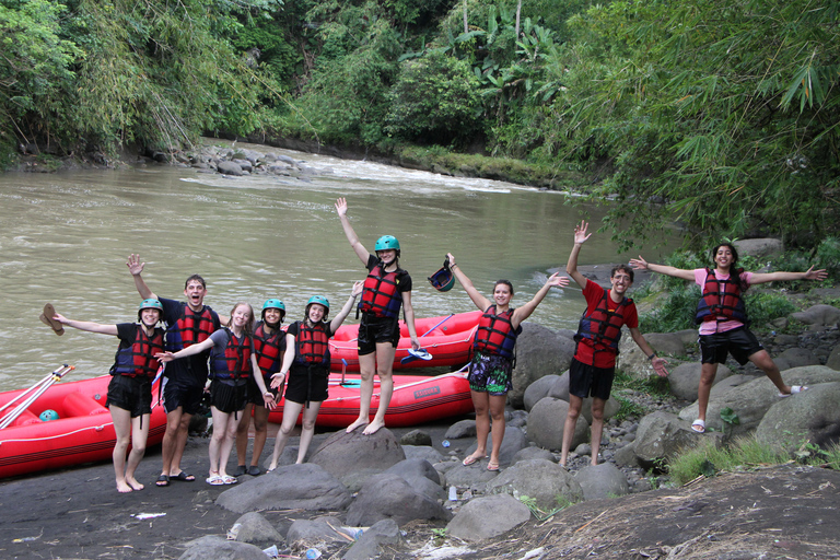 Yogyakarta: Merapi-Wanderung und Rafting-Tour auf dem EloYogyakarta: Merapi-Trekking und Rafting auf dem Elo