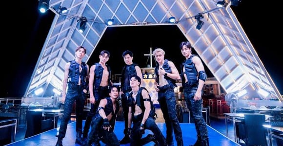 Pattaya: Oriental OceanSky Cruise with live show & buffet