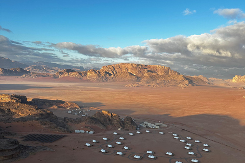 Wadi Rum: Sunrise Hot Air Balloon Ride with Coffee