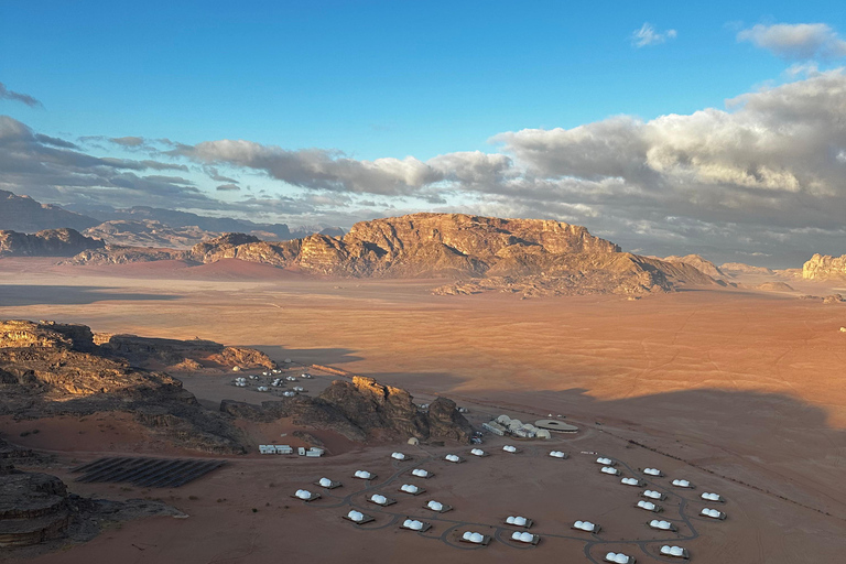 Wadi Rum: Sunrise Hot Air Balloon Ride with Coffee