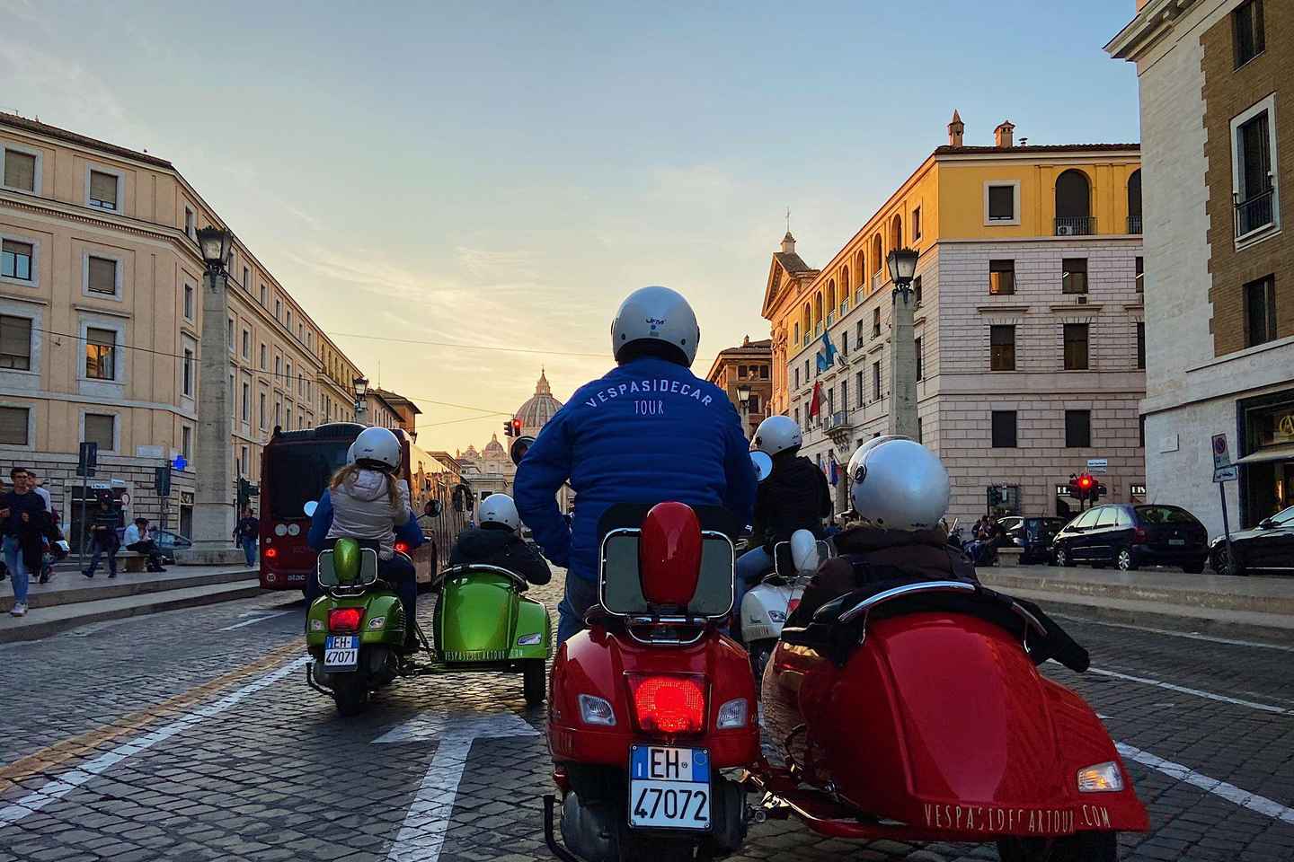 Evening Vespa Sidecar Tour with Gourmet Pizza Tasting