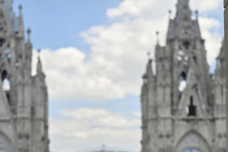 Quito: Teleférico, Casco Antiguo y Museo Intiñan Tour privado