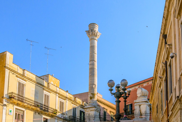 Tour privado por BRINDISI: el puerto más importante del Imperio Romano.