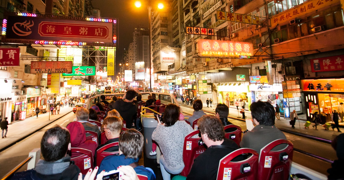 A view of Canton Road in Kowloon Hong Kong at night Stock Photo