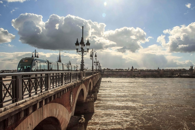 Welcome to Bordeaux: Private Walking Tour with a Local 2-Hour Tour