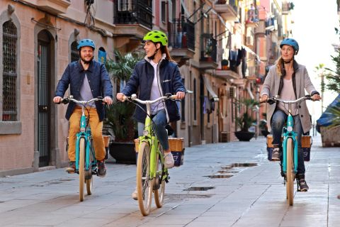 Barcelona: Paseo en E-Bike por la Colina de Montjuic