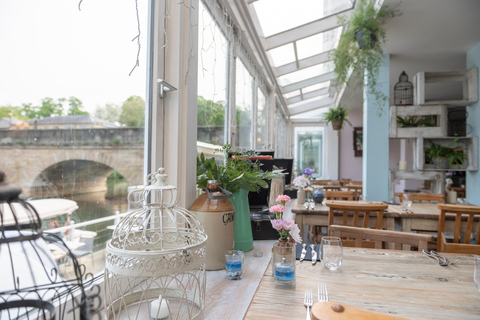 Oxford : Thé de l'après-midi de luxe avec vue sur la rivièreHigh Tea britannique traditionnel de l'après-midi au bord de la rivière