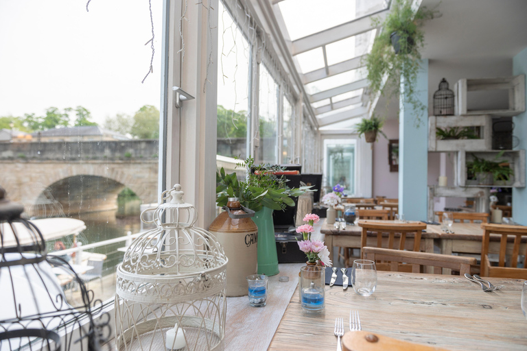 Oxford : Thé de l'après-midi de luxe avec vue sur la rivièreHigh Tea britannique traditionnel de l'après-midi au bord de la rivière