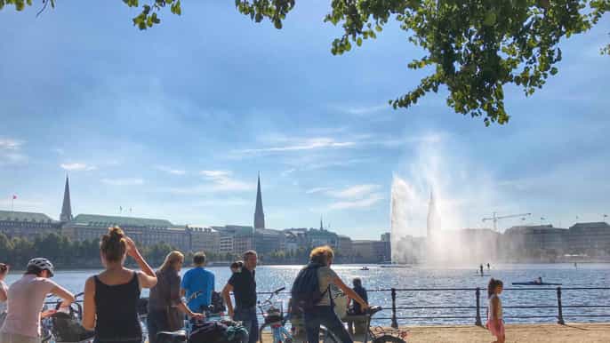 hamburg 3hour bike tour around the outer alster lake
