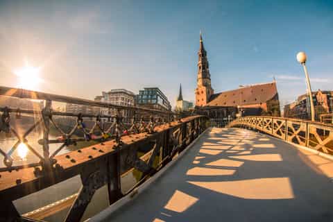 hamburg free walking tour with booking fee