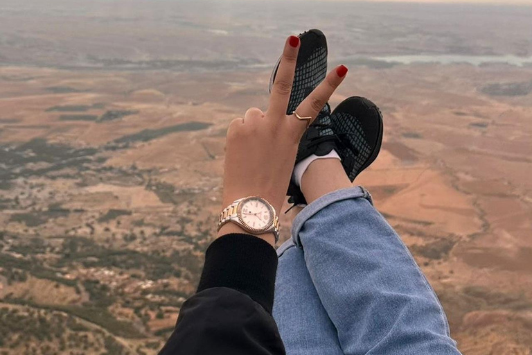 Marrakech: Parapente sobre el desierto de Agafay y vistas al monte Atlas