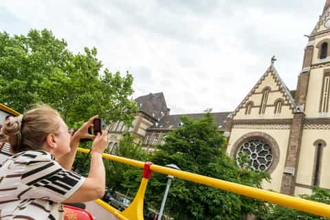 Budapest: Hop-On Hop-Off Bus with Cruise and Walking Tour