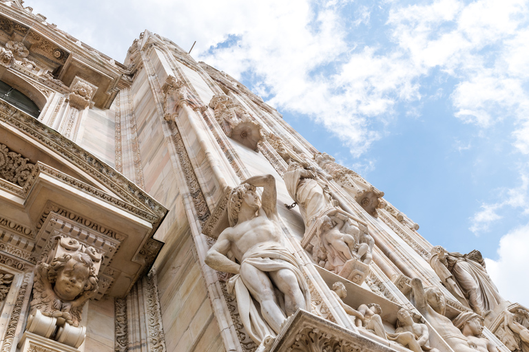 Milan Duomo Combo: Skip-the-Line Guided Tour & Rooftop Lift Spanish Speaking Option