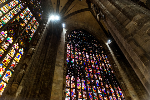 Milan Duomo Combo: Skip-the-Line Guided Tour & Rooftop Lift Spanish Speaking Option