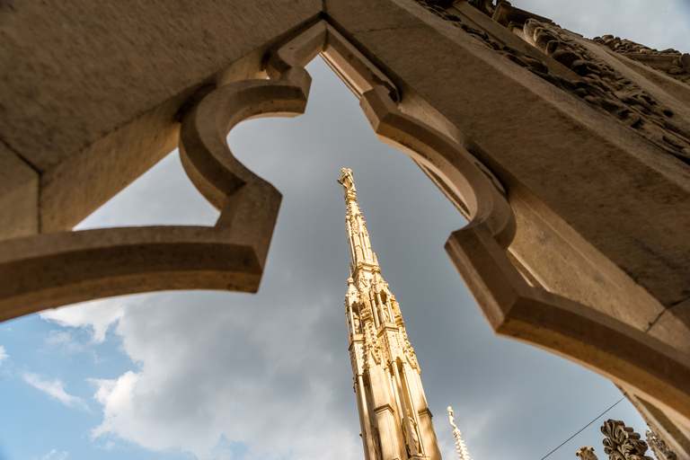 Milan Duomo Combo: Skip-the-Line Guided Tour & Rooftop Lift Spanish Speaking Option