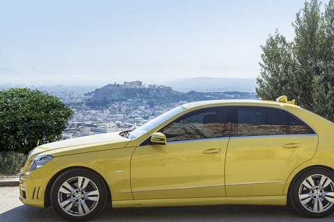 Piraeus Port: Taxi Transfer to or from Hotels in Athens