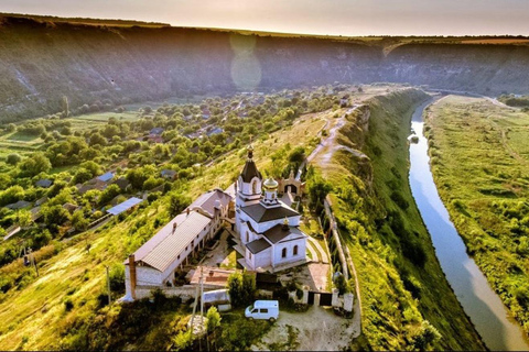 Kiszyniów: kompleks klasztorny, archeologia i winiarnia (opcjonalnie)Private