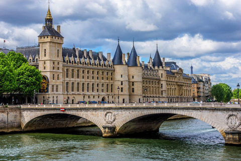 Guided Visit of Notre Dame and Île de la Cité | Small Group Group Tour in Italian