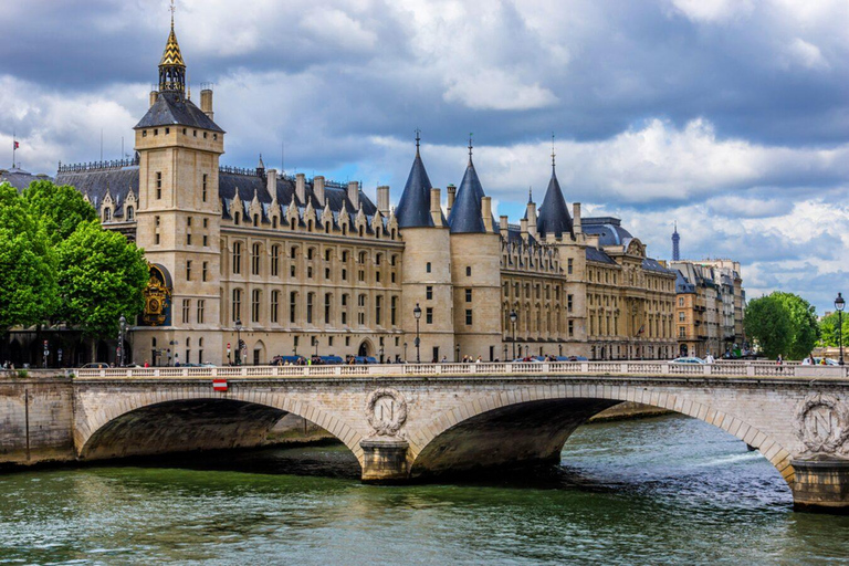 Guided Visit of Notre Dame and Île de la Cité | Small Group Group Tour in Italian