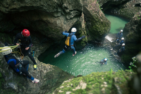 Bled: incroyable excursion d'une demi-journée en canyoning