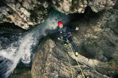 Bled: aventura de canyoning no Parque Nacional Triglav com fotos