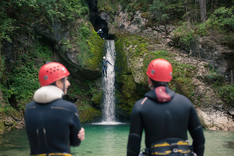 Bled: verbazingwekkende canyoning-avontuurlijke tour van een halve dag