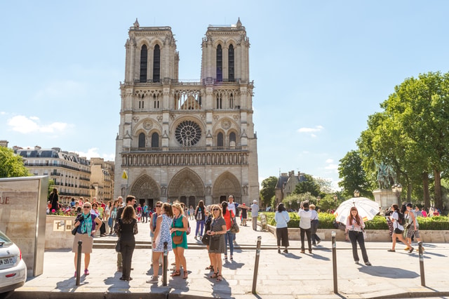 Notre Dame Guided Tour with Access to the Cathedral