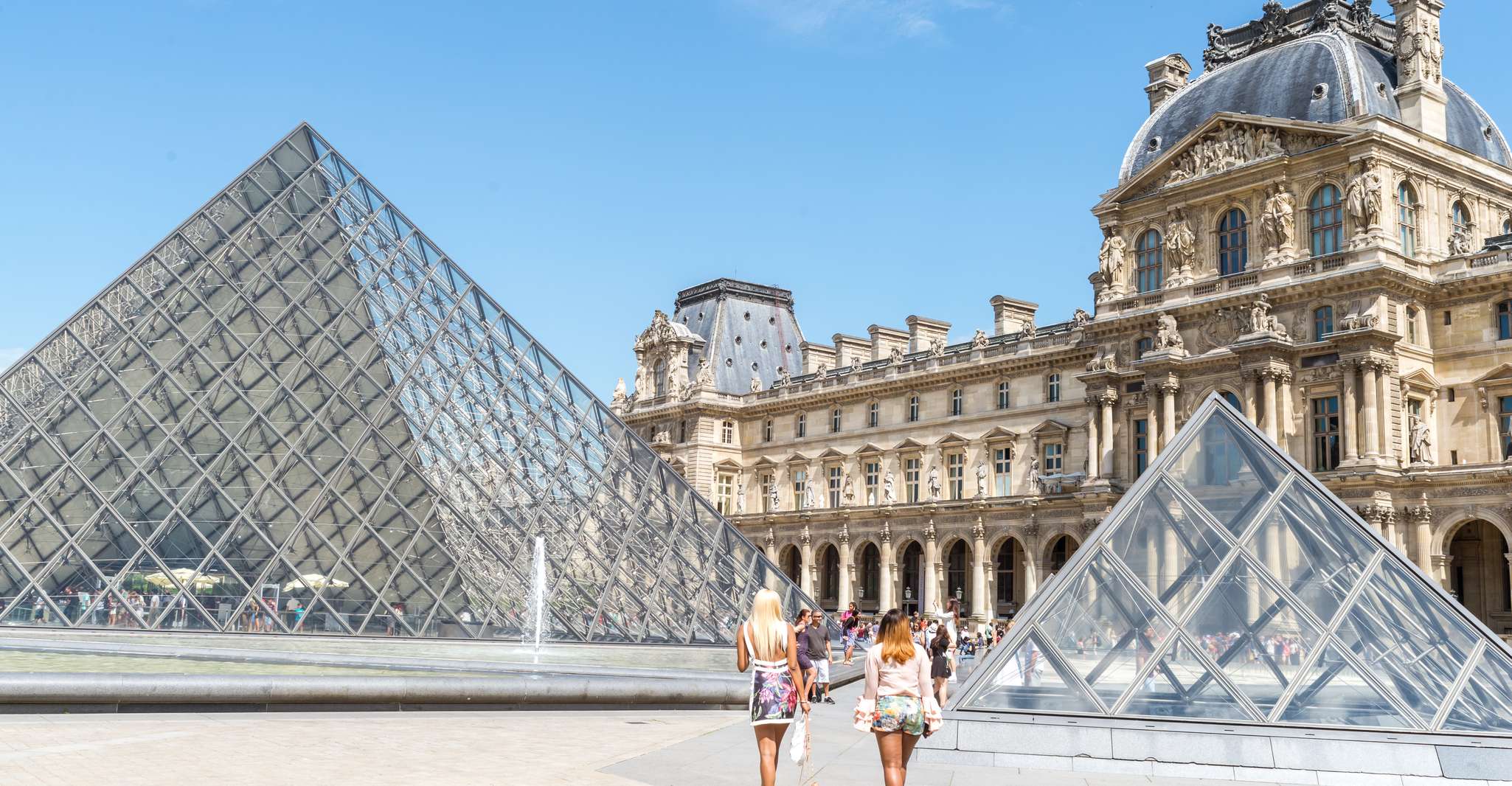 Louvre Museum: Skip-the-Line Small Group Guided Tour