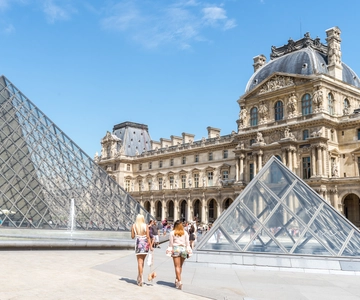Louvre Museum: Skip-the-Line Small Group Guided Tour