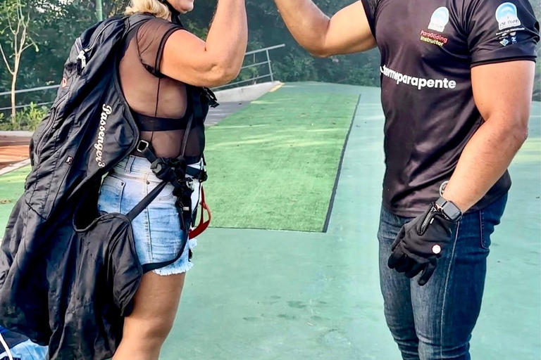 Niterói: Private Tandem Paragliding Flight *Free Video*