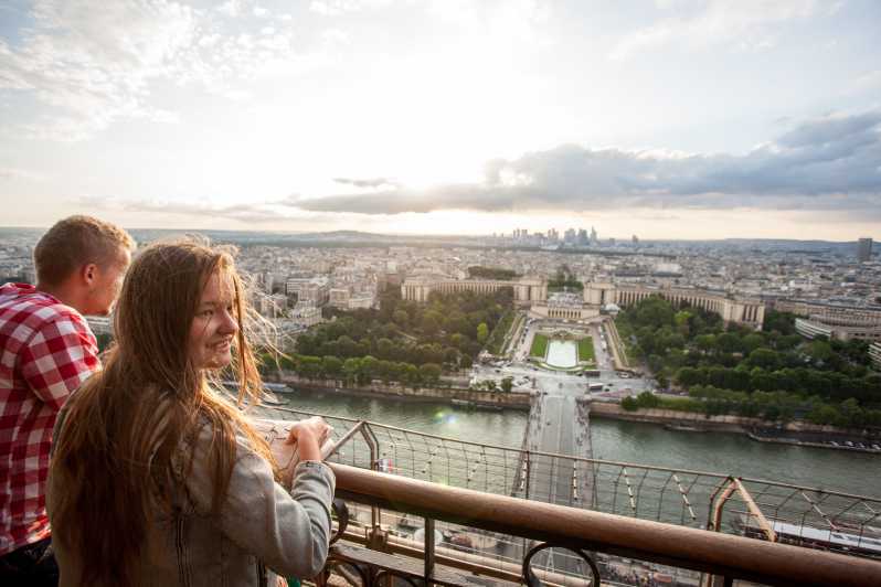 Tour Eiffel : ascension guidée et accès au sommet en option | GetYourGuide