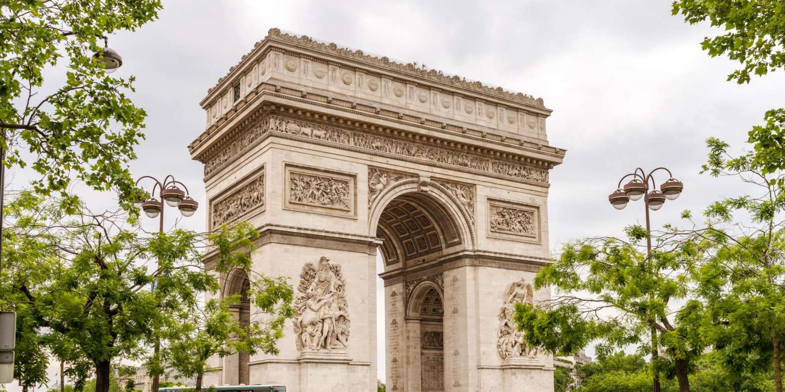 januar lungebetændelse Framework Paris: Arc de Triomphe Rooftop Tickets | GetYourGuide