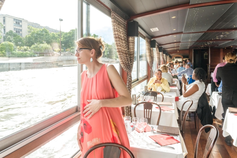 París: crucero por el Sena con cena al atardecerCrucero con cena por el Sena: ascenso romántico