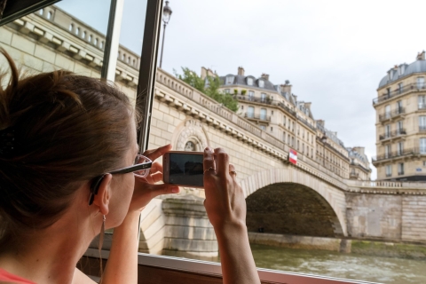 Paris: Dinner-Bootsfahrt auf der Seine am frühen AbendDinner-Bootsfahrt auf der Seine: Romantisches Upgrade