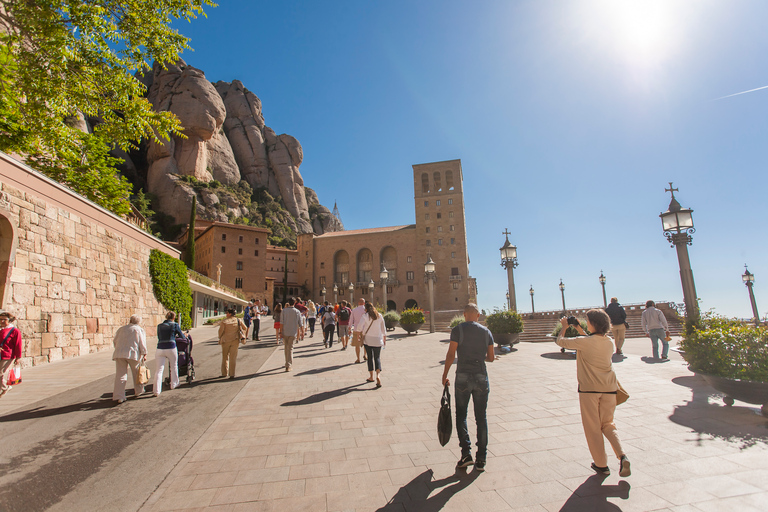 Desde Barcelona: Excursión de medio día a Montserrat de vinos y tapasVisita en inglés