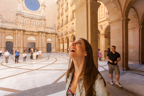 Desde Barcelona: Excursión de medio día a Montserrat de vinos y tapasVisita en inglés